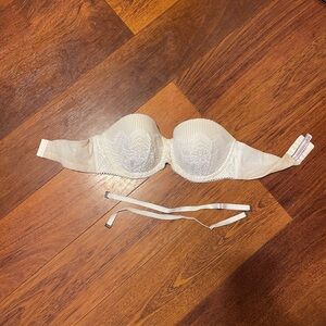 Victoria's Secret Cream Lace Strapless Bra